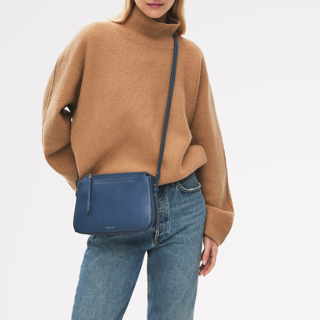 Oak Street Small Ziptop Cross Body Utility - 113115