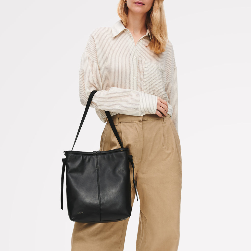 The Connaught Medium Ziptop Shoulder Black - 113127