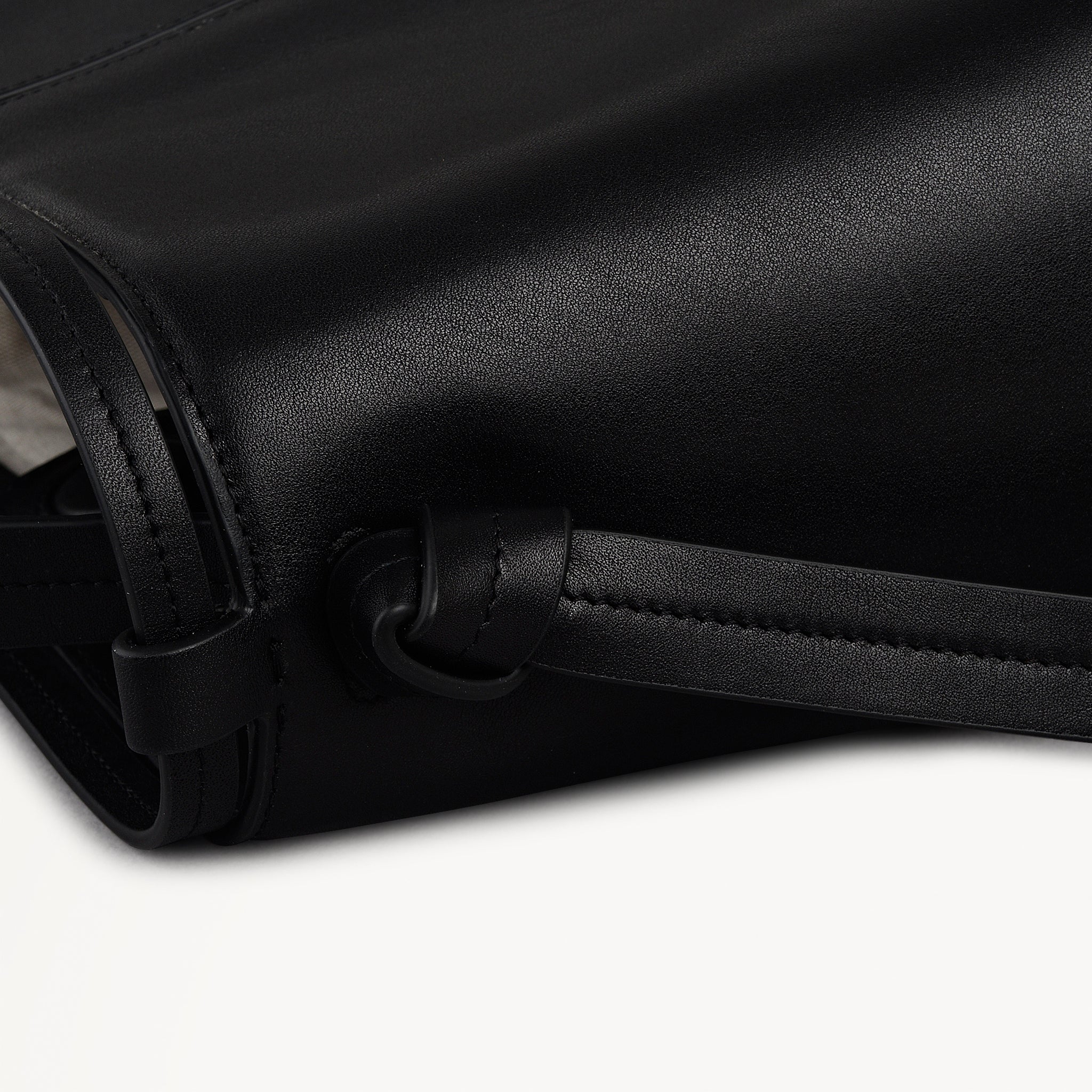 The Connaught Medium Ziptop Shoulder Black - 113127