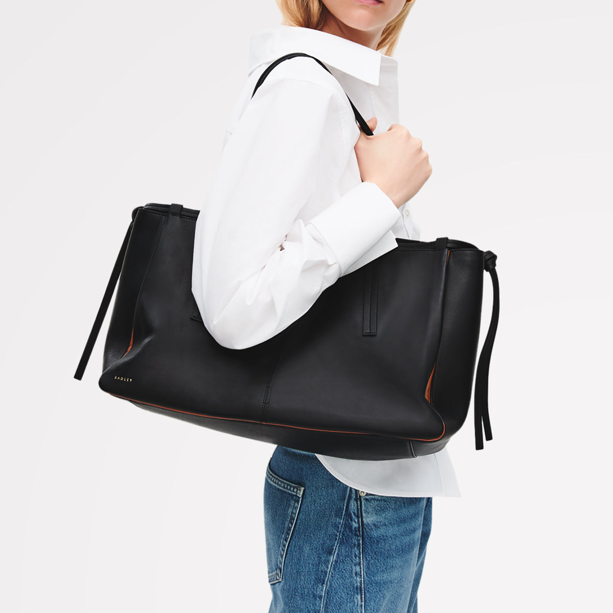THE CONNAUGHT LARGE OPEN TOP SHOULDER BLACK