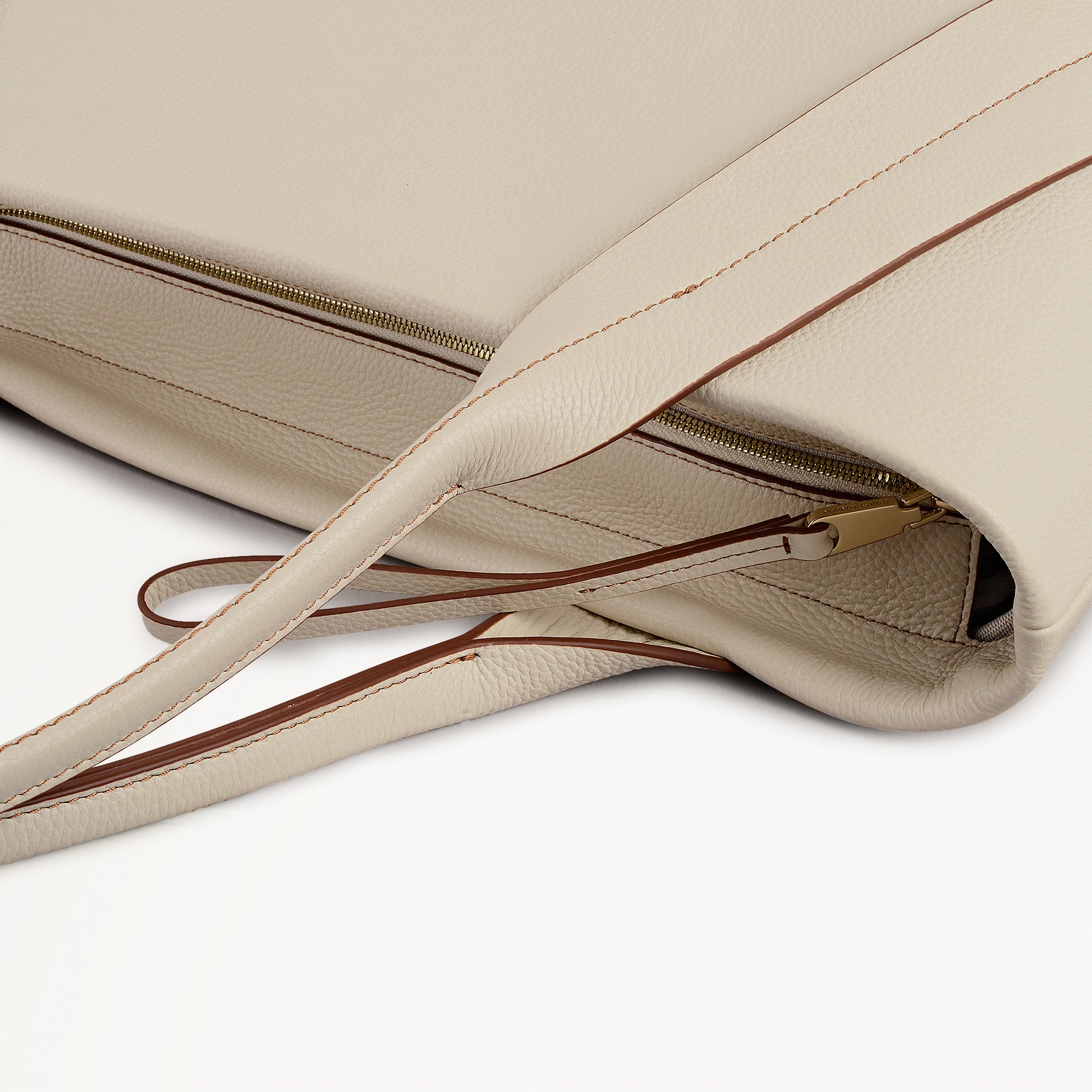 The Evie Medium Ziptop Shoulder Salt - 113131