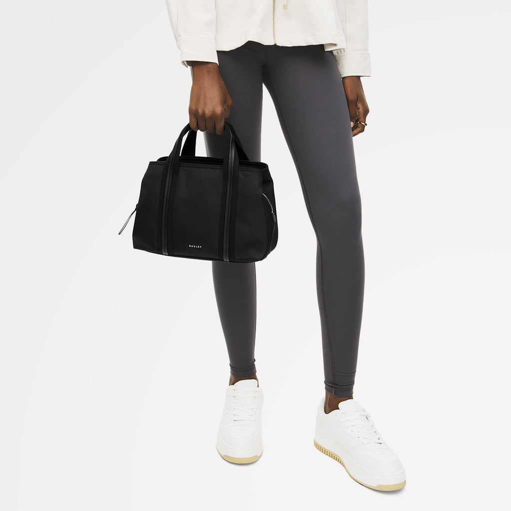 Halley Row Medium Ziptop Grab Black - 113235