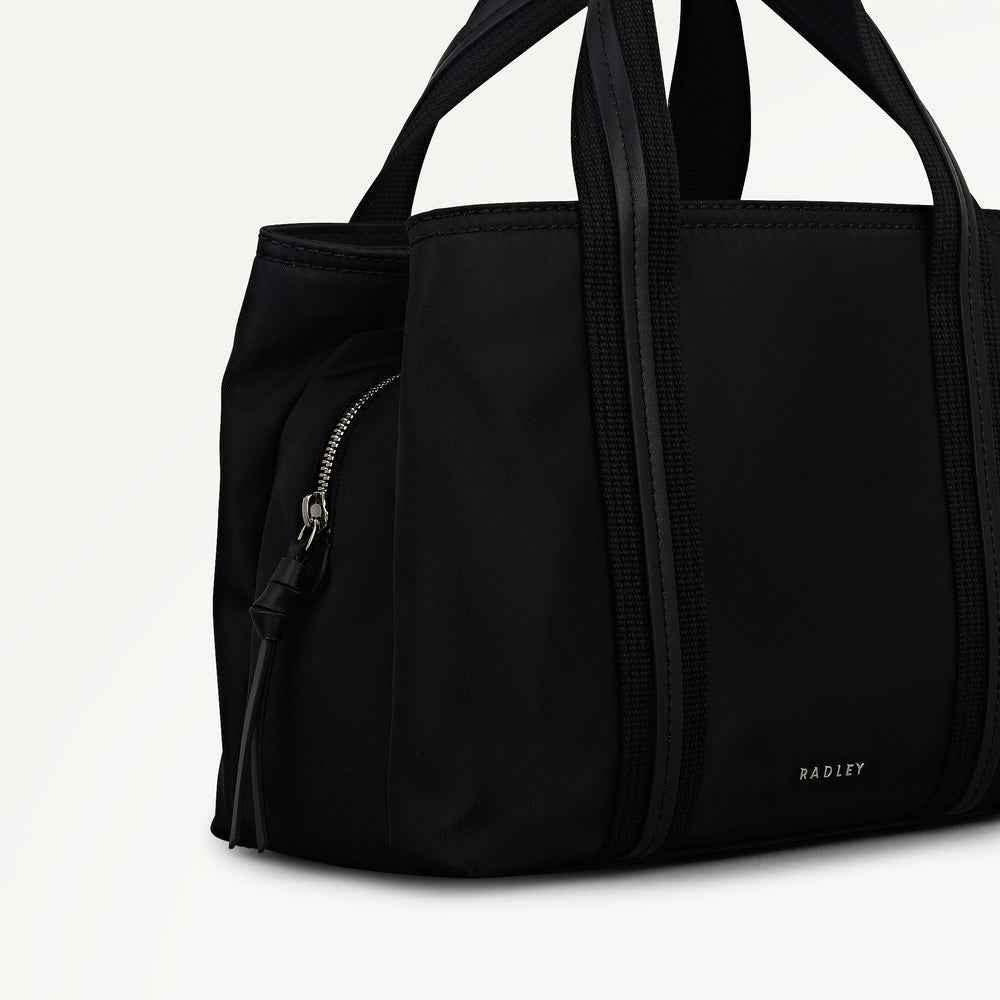 Halley Row Medium Ziptop Grab Black - 113235