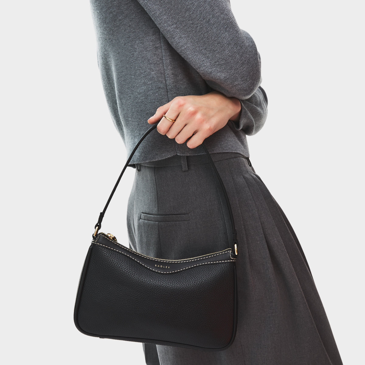 Albany Avenue Medium Ziptop Shoulder Black - 113410