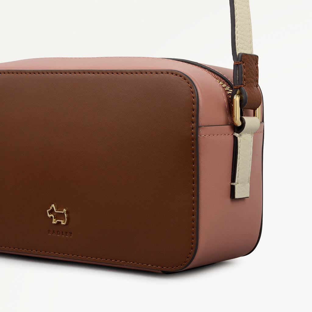 Beech Row - Colourblock Mini Zip Around Cross Body Cognac - 113644