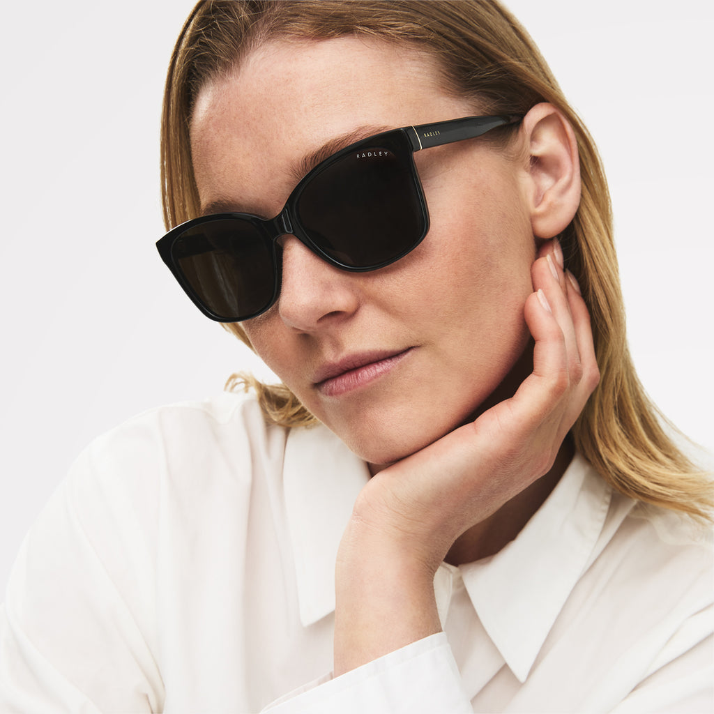 Carlton Close Classic Square Sunglasses  Black - 113775