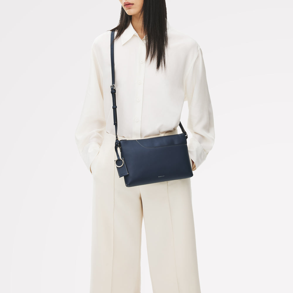 Pockets Medium Ziptop Ew Cross Body Naval - 113822