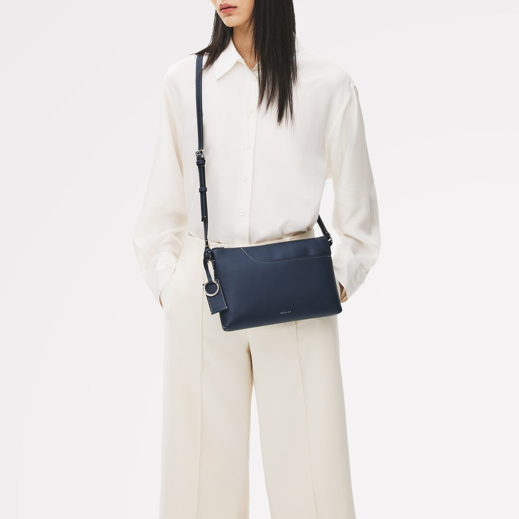Pockets Medium Ziptop Ew Cross Body Naval - 113822