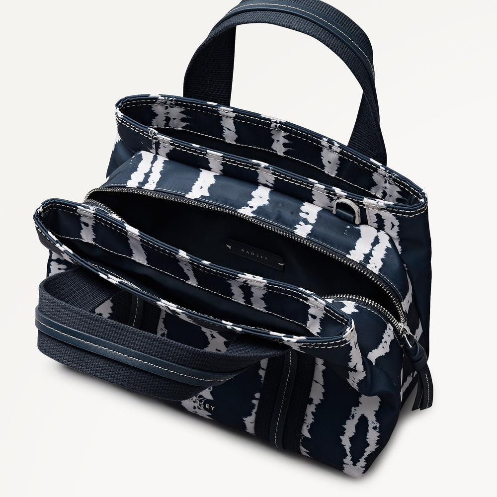 Halley Row - Tie Dye Stripe Medium Ziptop Grab Naval - 113846