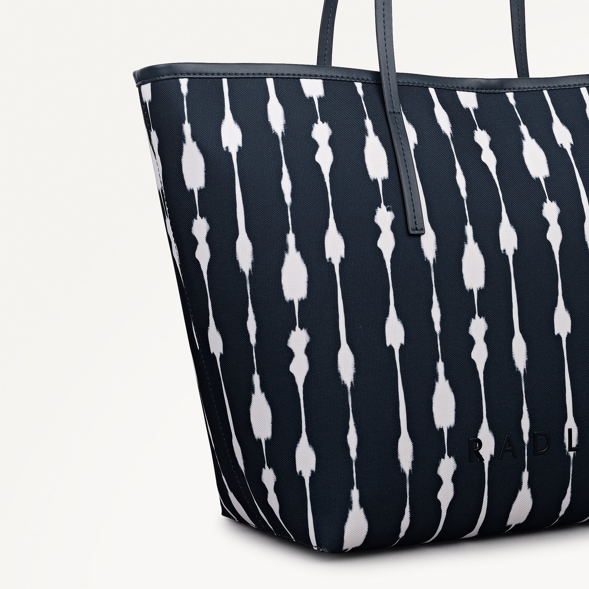ADDISON TIE DYE STRIPE LARGE OPEN TOP TOTE NAVAL