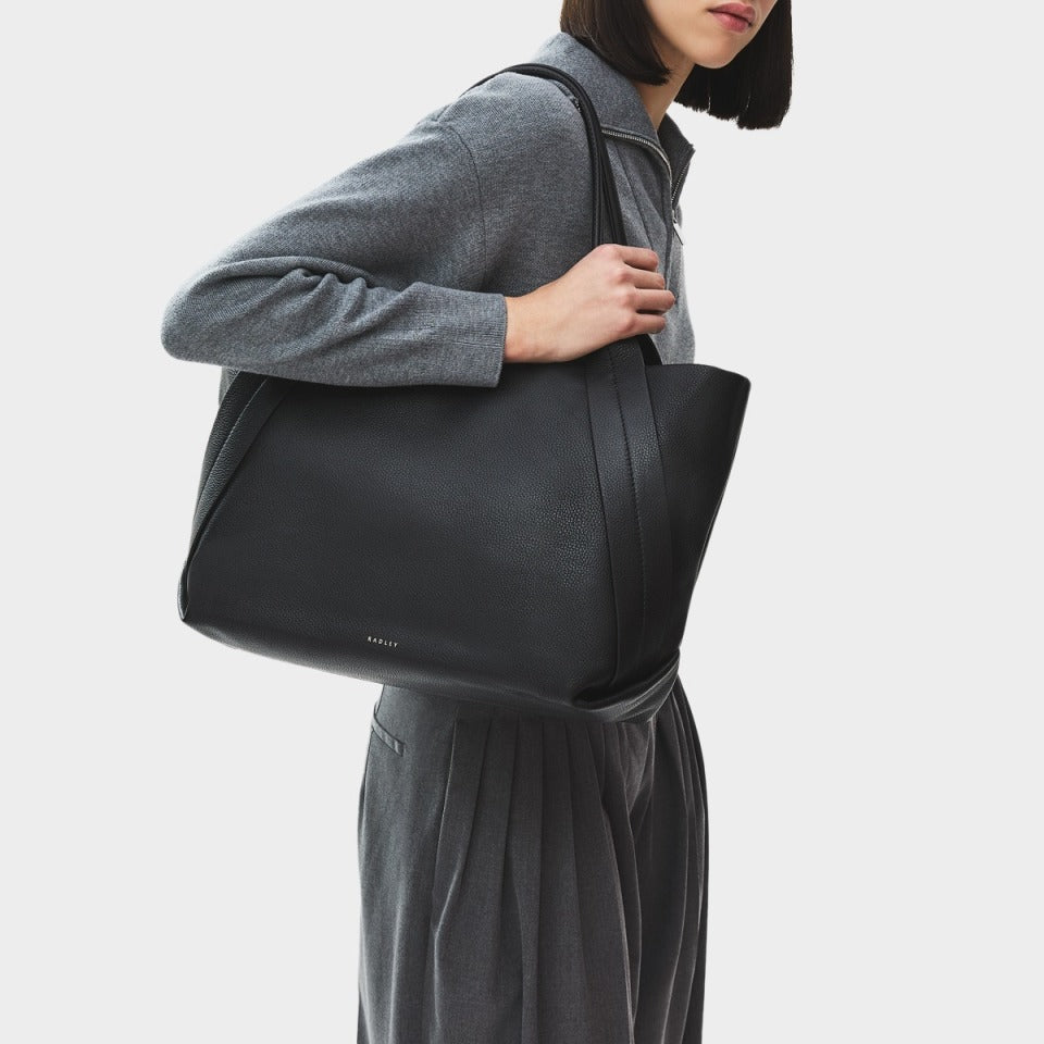 The Evie Large Ziptop Shoulder Black - 113132