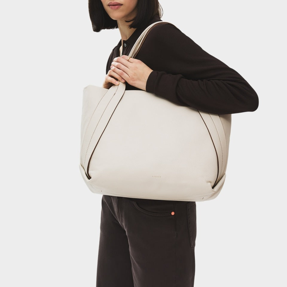 The Evie Large Ziptop Shoulder Salt - 113131