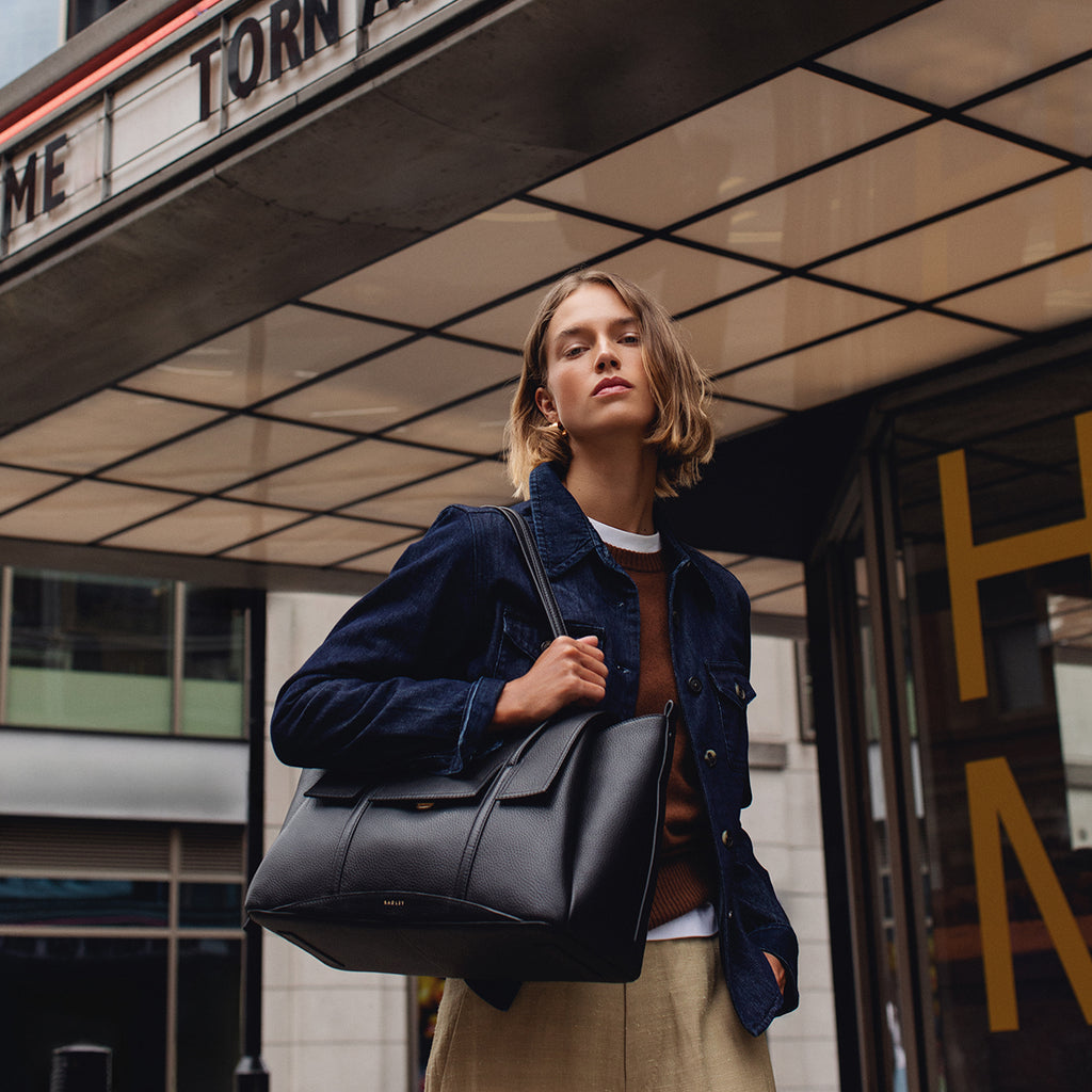 The Chancery Leather Large Flapover Shoulder Bag in Black - H2165001
