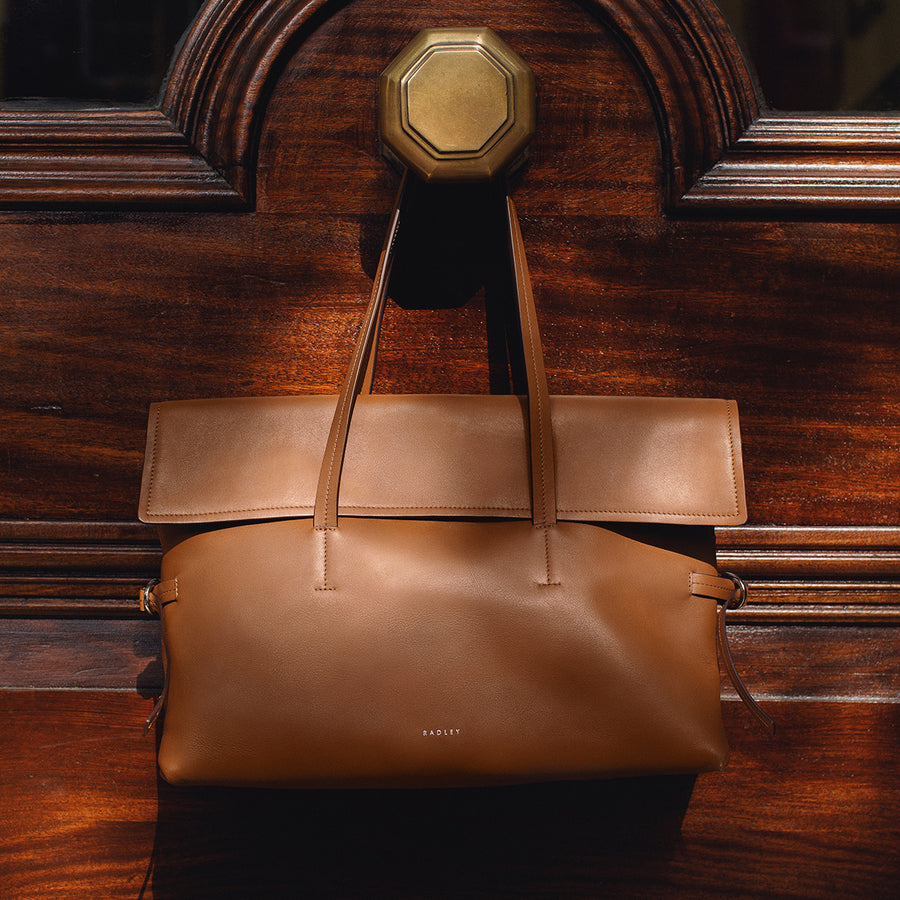 Fleet Street Medium Flapover Shoulder Bag in Toffee - 112188