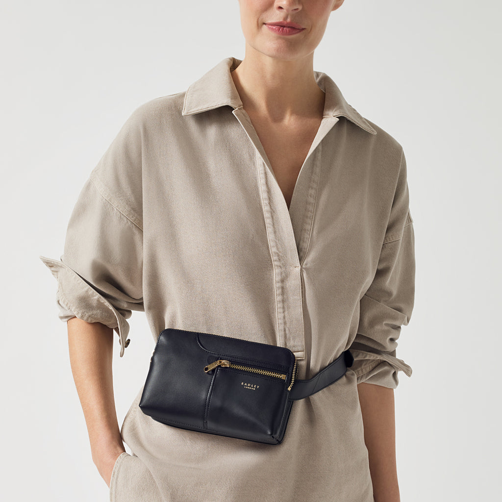 Pockets Leather Small Ziptop Crossbody Bag in Black - H1690001