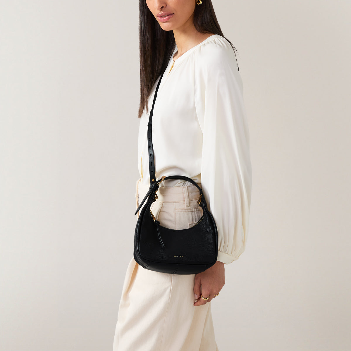 Earl Street Leather Small Ziptop Grab Bag in Black - H1996001