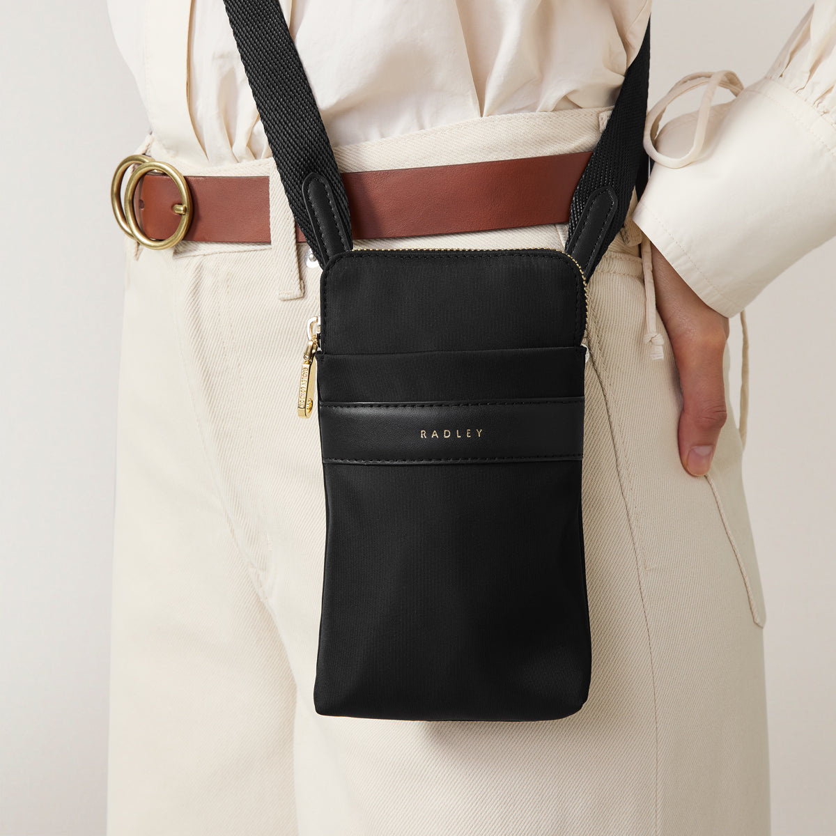 Holland Park Fabric Medium Zip Around Phone Crossbody Bag in Black - H2059001