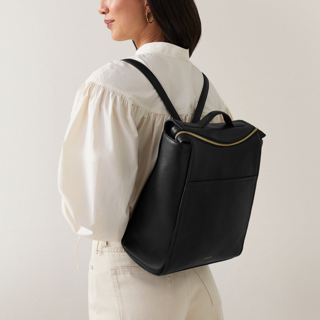 Oak Street Leather Medium Ziptop Backpack in Black - H2066001