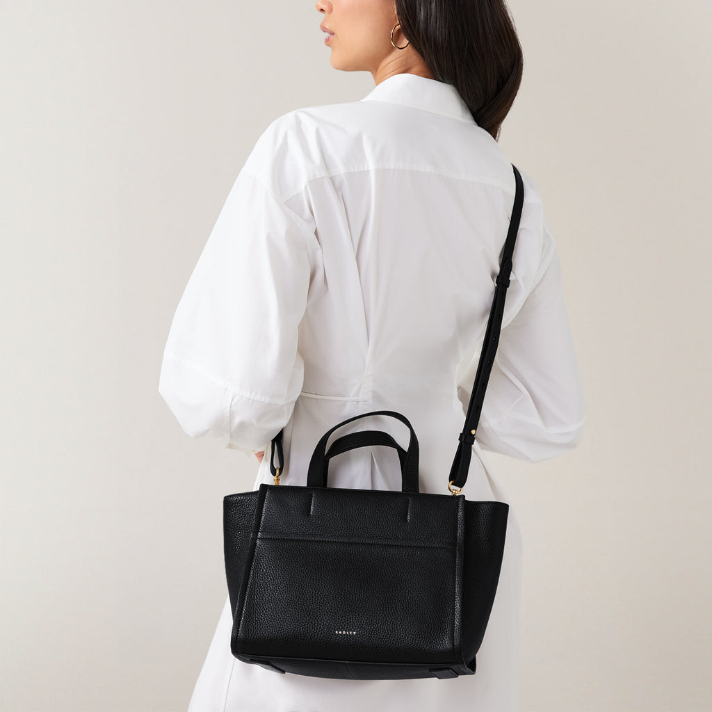 Oak Street Leather Medium Ziptop Grab Bag in Black - H2073001