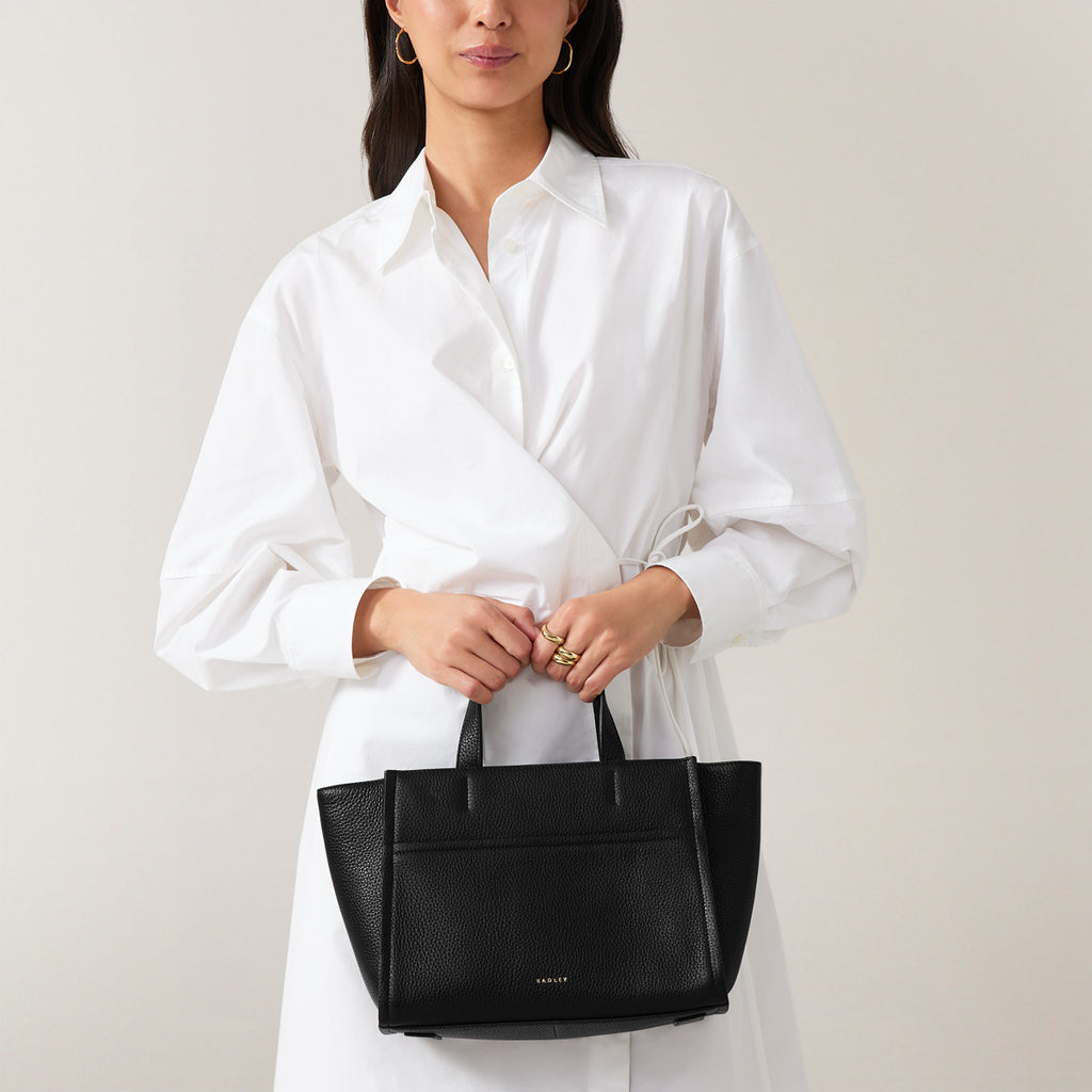 Oak Street Leather Medium Ziptop Grab Bag in Black - H2073001