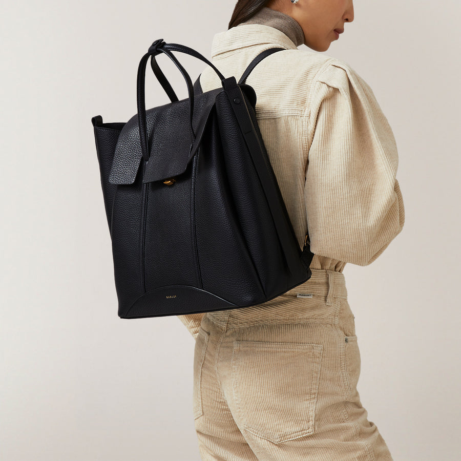 The Chancery Leather Medium Flapover Backpack in Black - H2089001