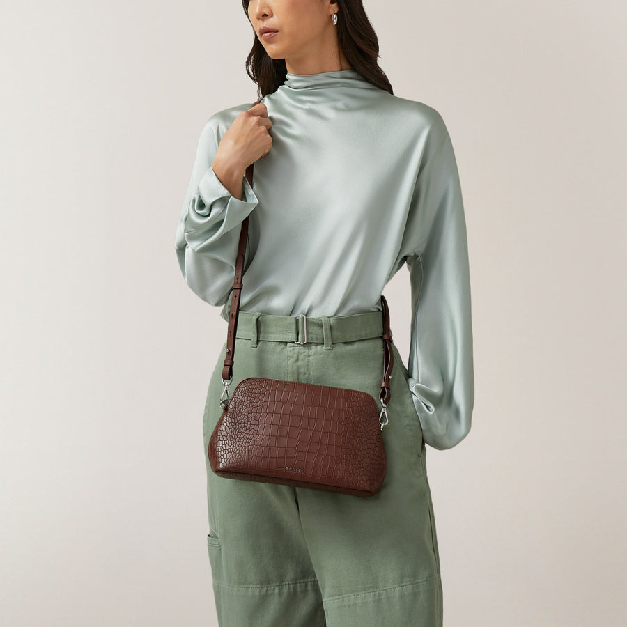 Liverpool Street Leather Medium Ziptop Crossbody Bag in Walnut - H2104208