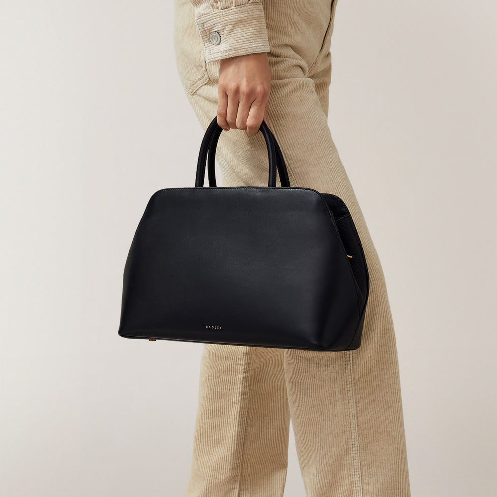 Liverpool Street Leather Medium Ziptop Grab Bag in Black - H2176001