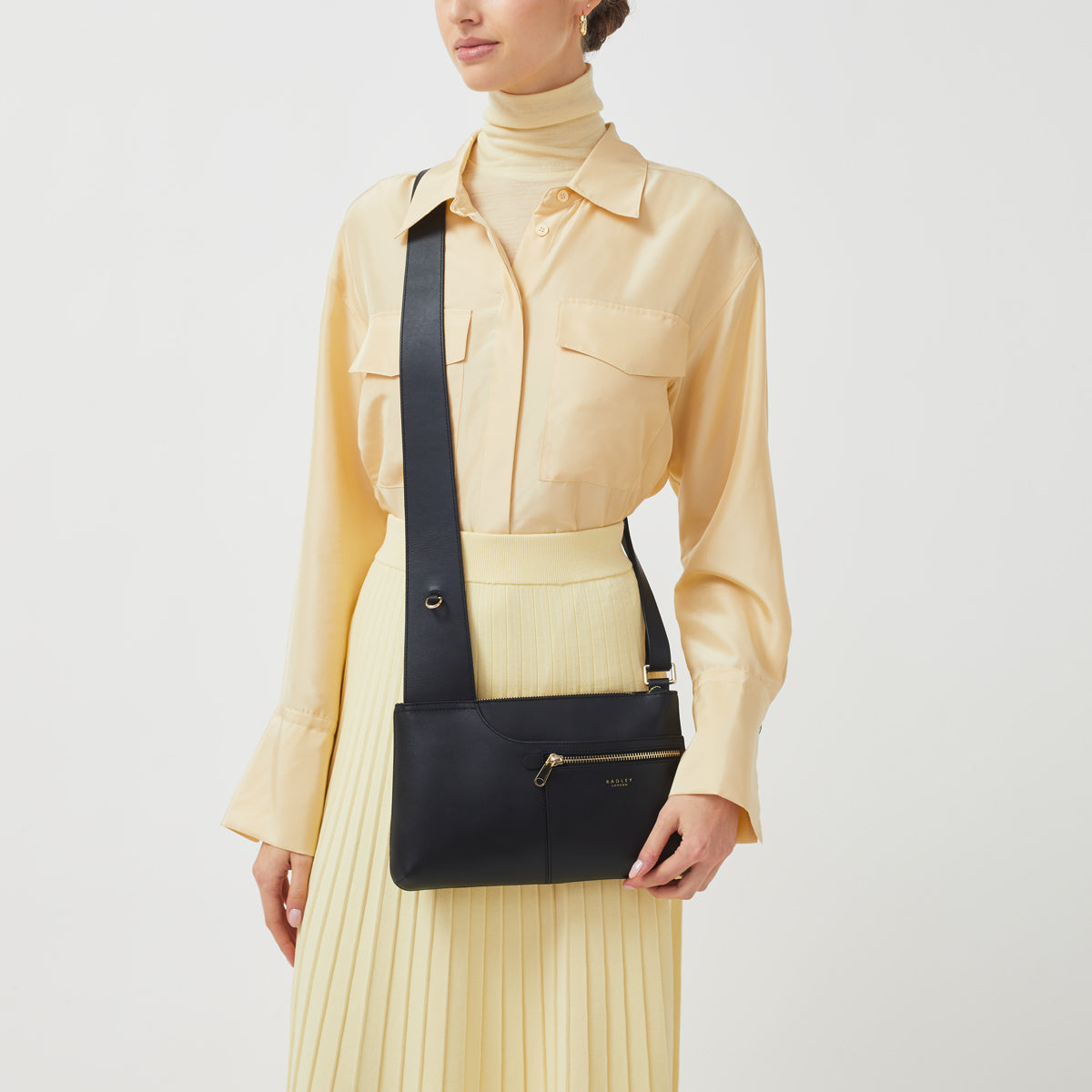 Pockets Leather Small Ziptop Crossbody Bag in Black - H9294001
