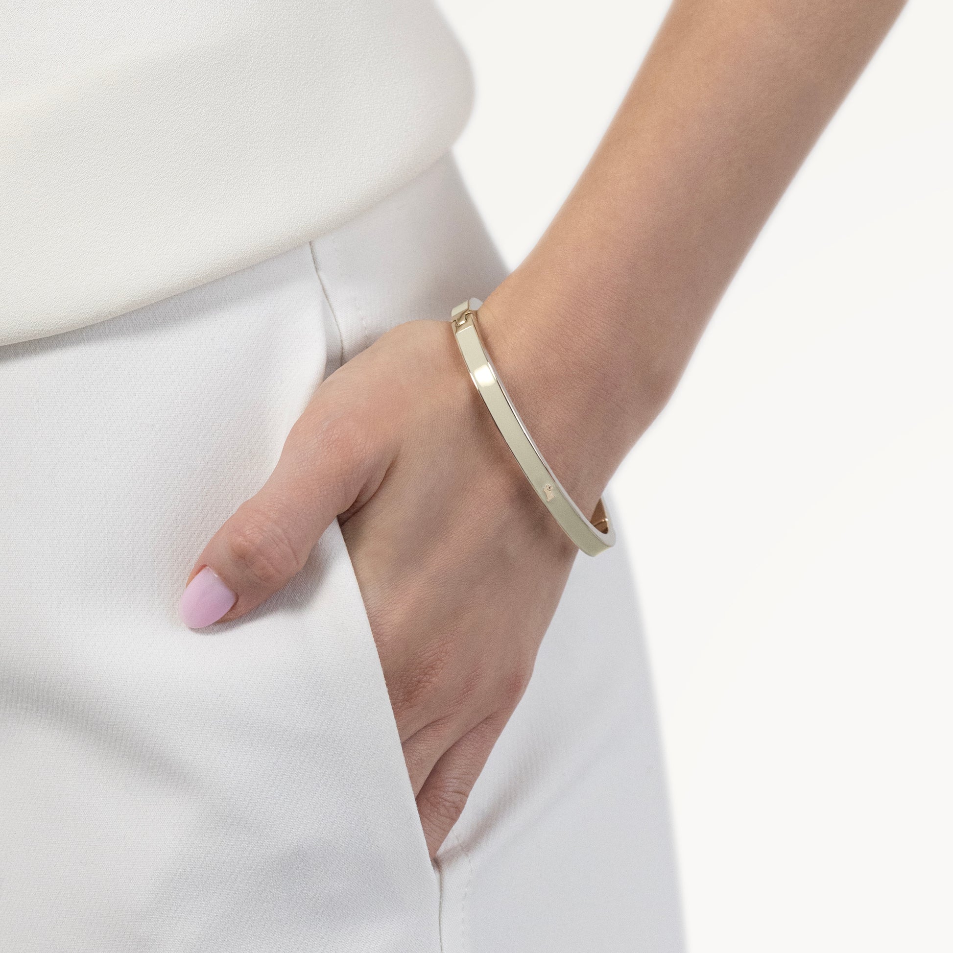 Sion Close Bangle Salt - RYJ3508S