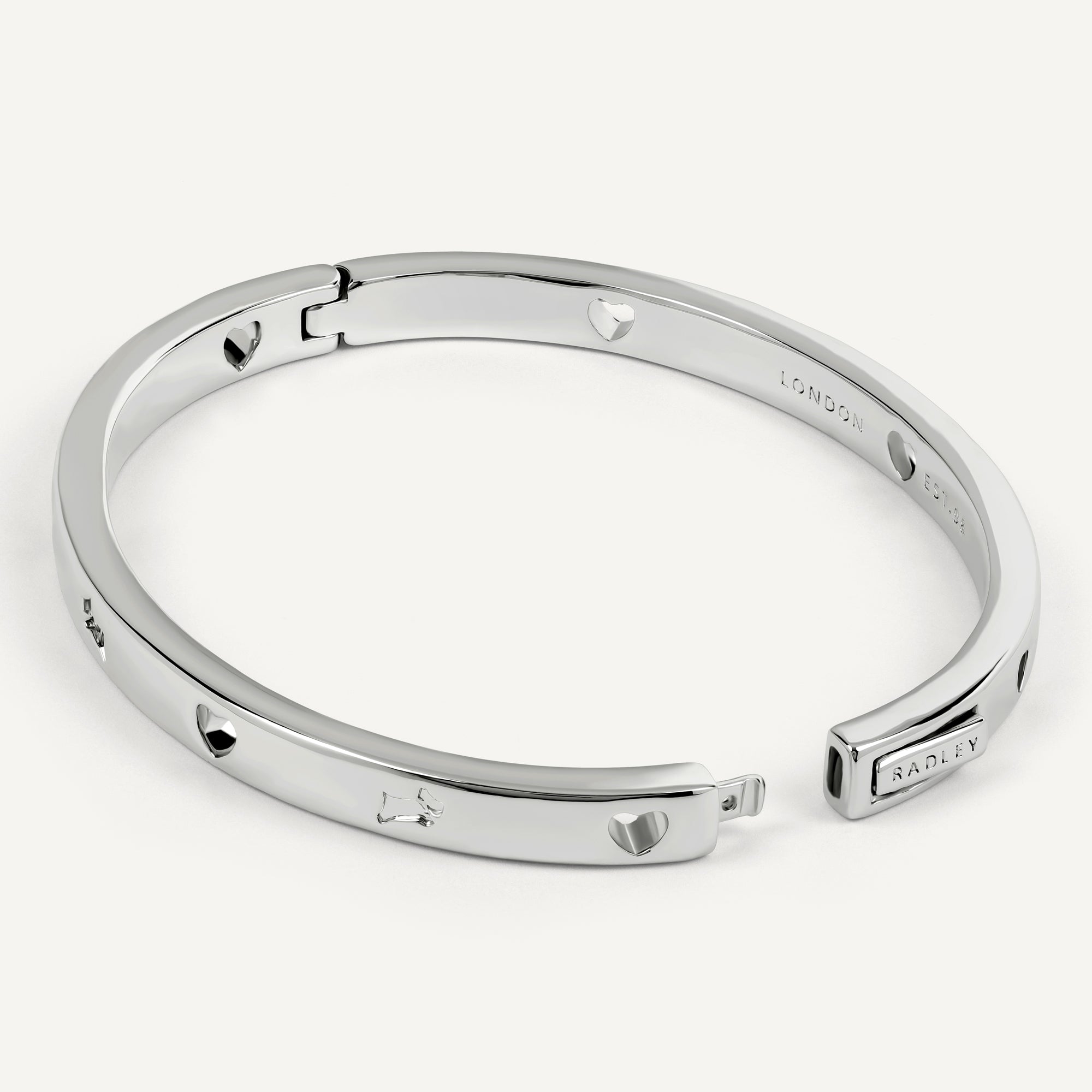 The Camden Cut Out Heart And Dog Bangle Silver - RYJ3617S