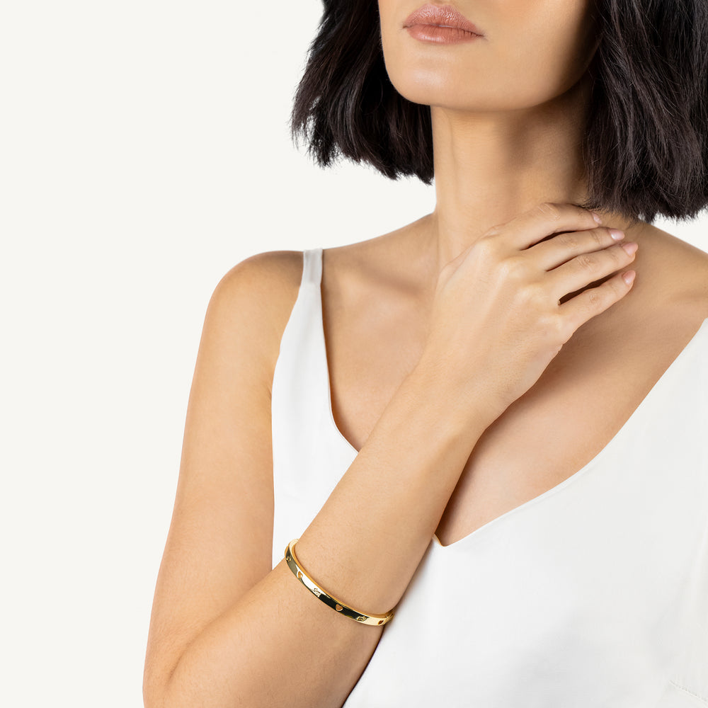 The Camden Cut Out Heart And Dog Bangle Gold - RYJ3618S