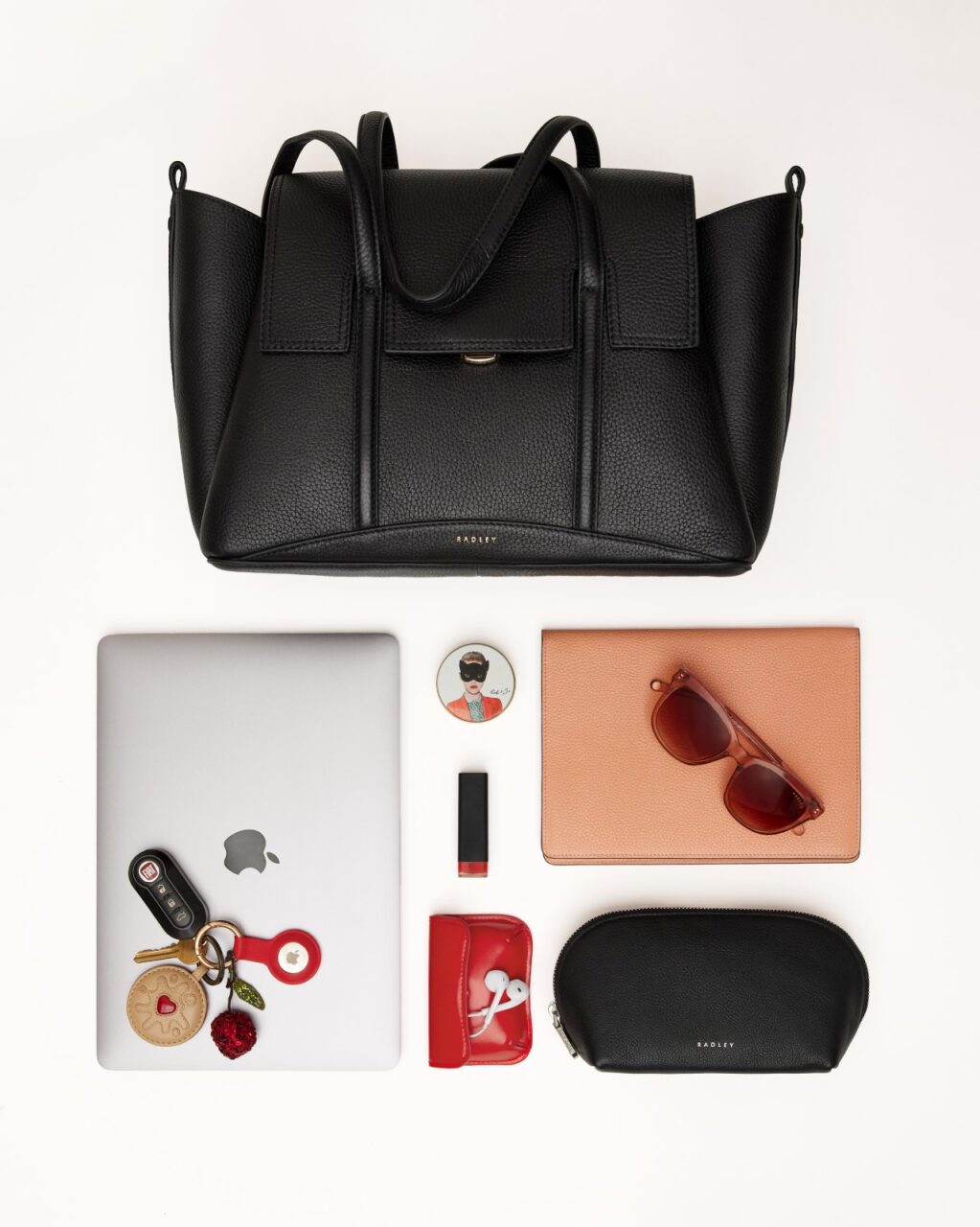 The Chancery Leather Medium Flapover Shoulder Bag in Black - 112164