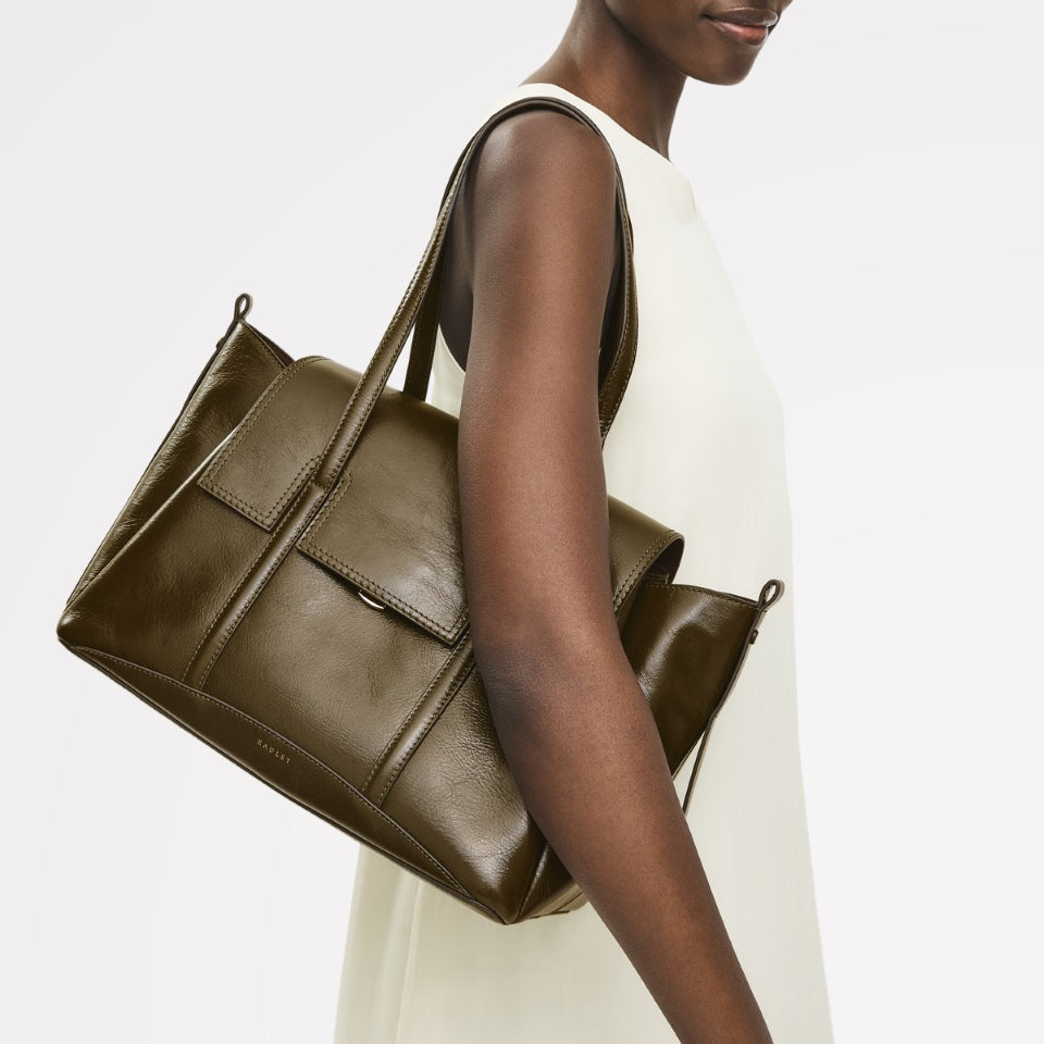 The Chancery Leather Medium Flapover Shoulder Bag in Pine Needle - 112253