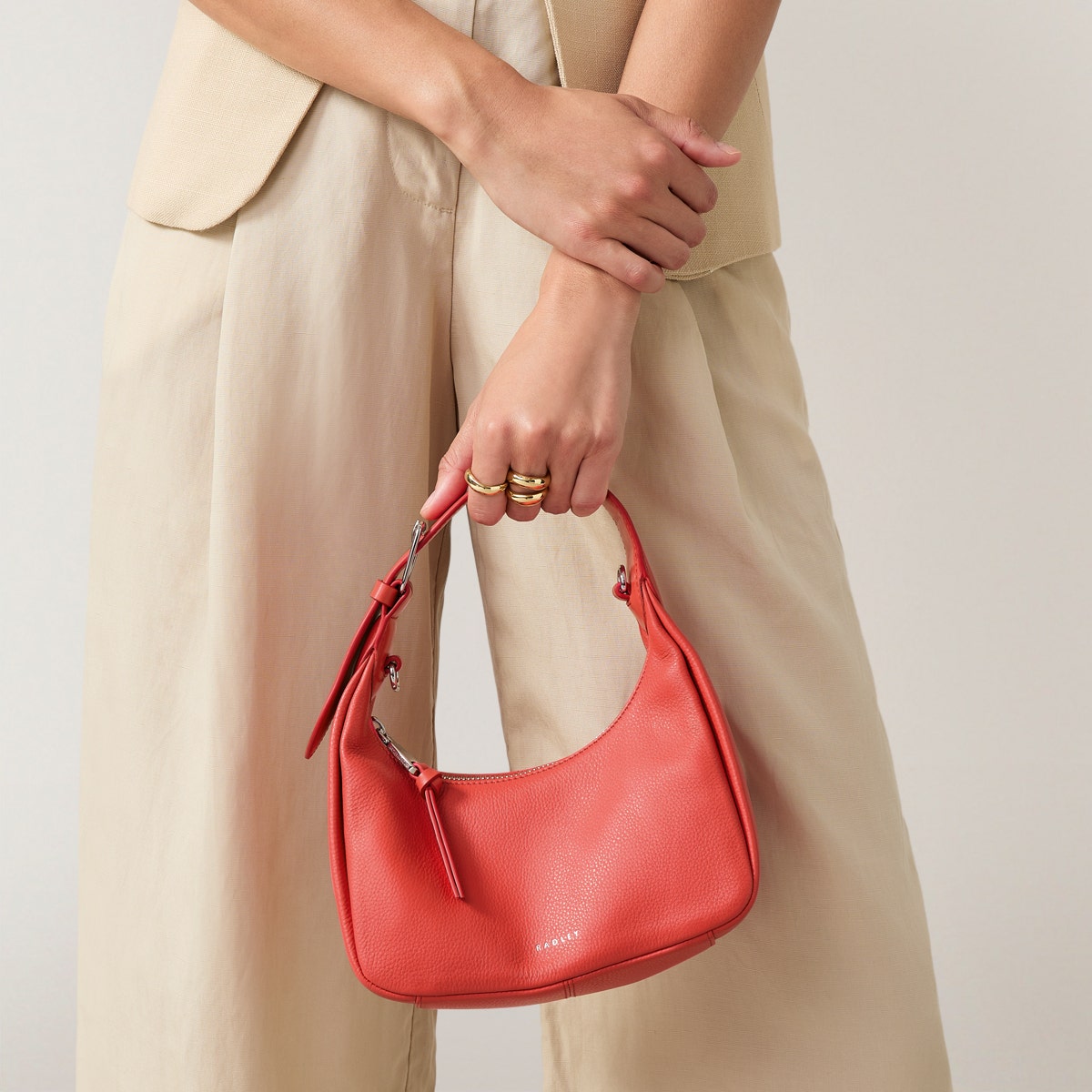 Earl Street Leather Small Ziptop Grab Bag in Lava - H1997625