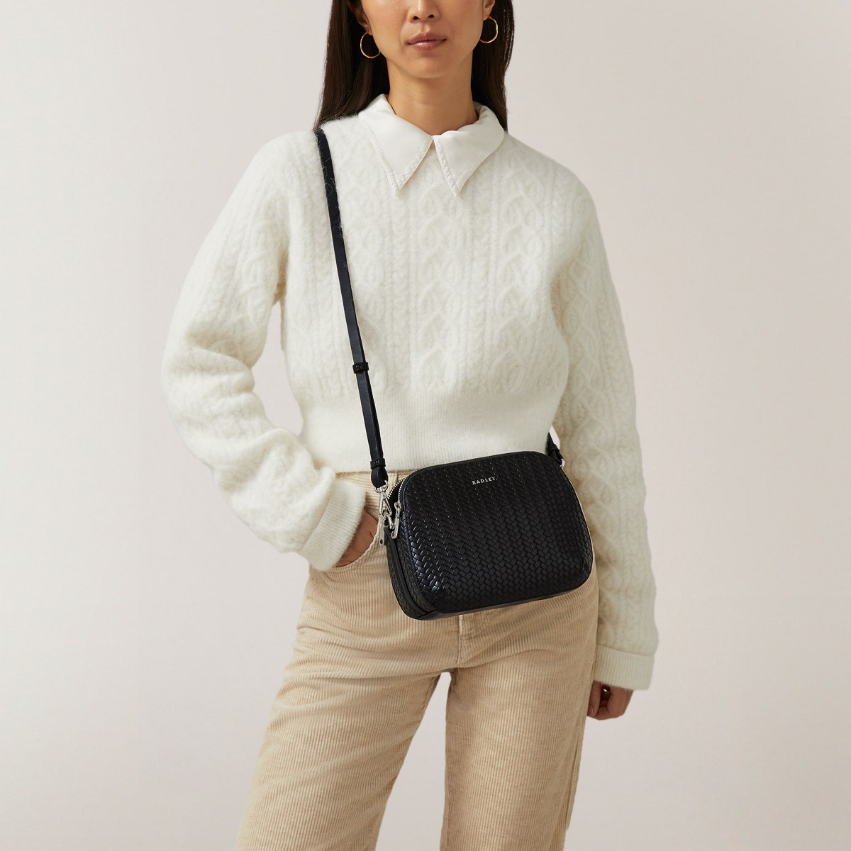 Dukes Place Leather Medium Ziptop Crossbody Bag in Black - H2122001