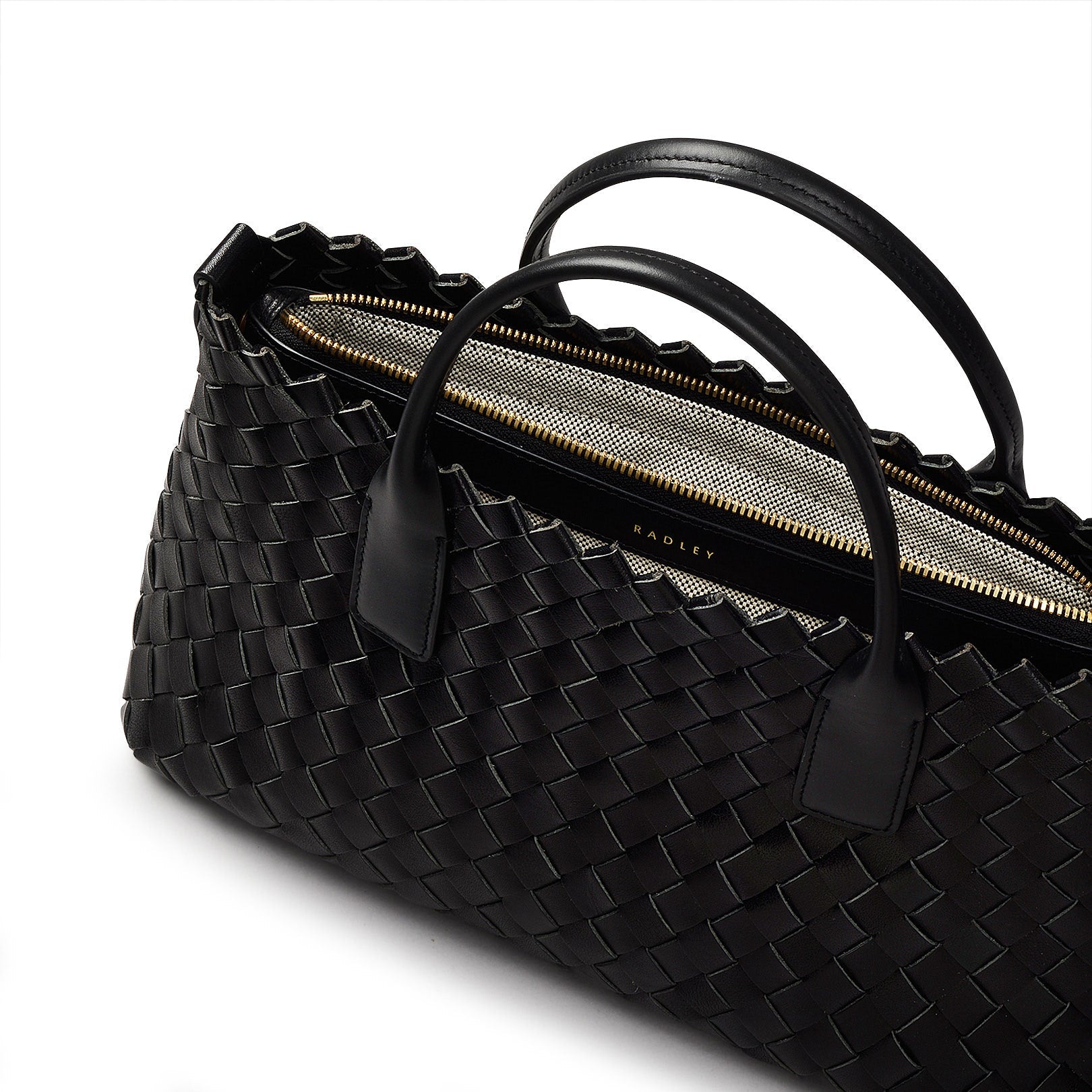 The Goswell Leather Medium Open Top Grab Bag in Black - H2183001