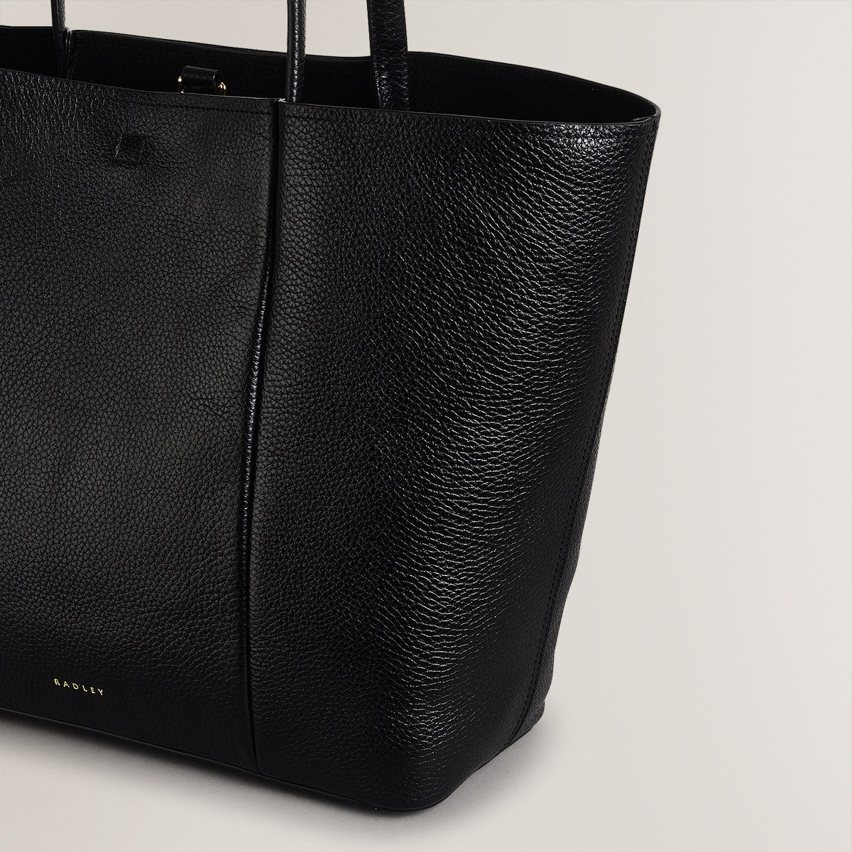 Henrietta Place Leather Large Open Top Tote Bag in Black - H2257001