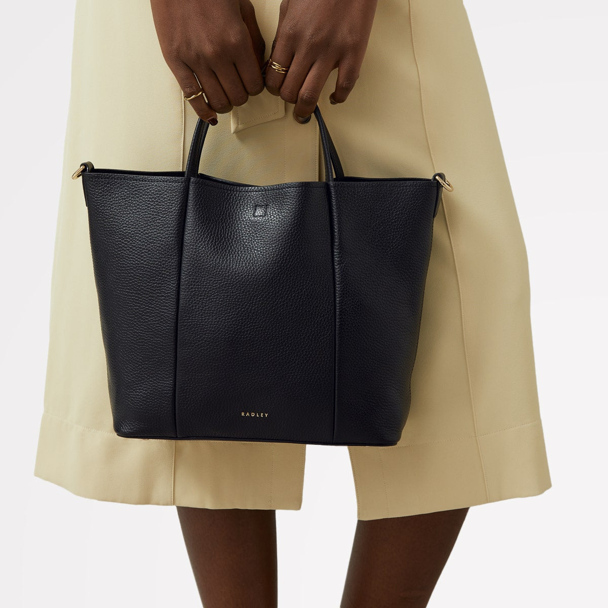 Henrietta Place Leather Medium Open Top Grab Bag in Black - H2260001