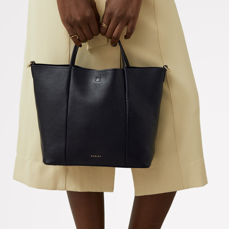 Henrietta Place Leather Medium Open Top Grab Bag in Black - H2260001