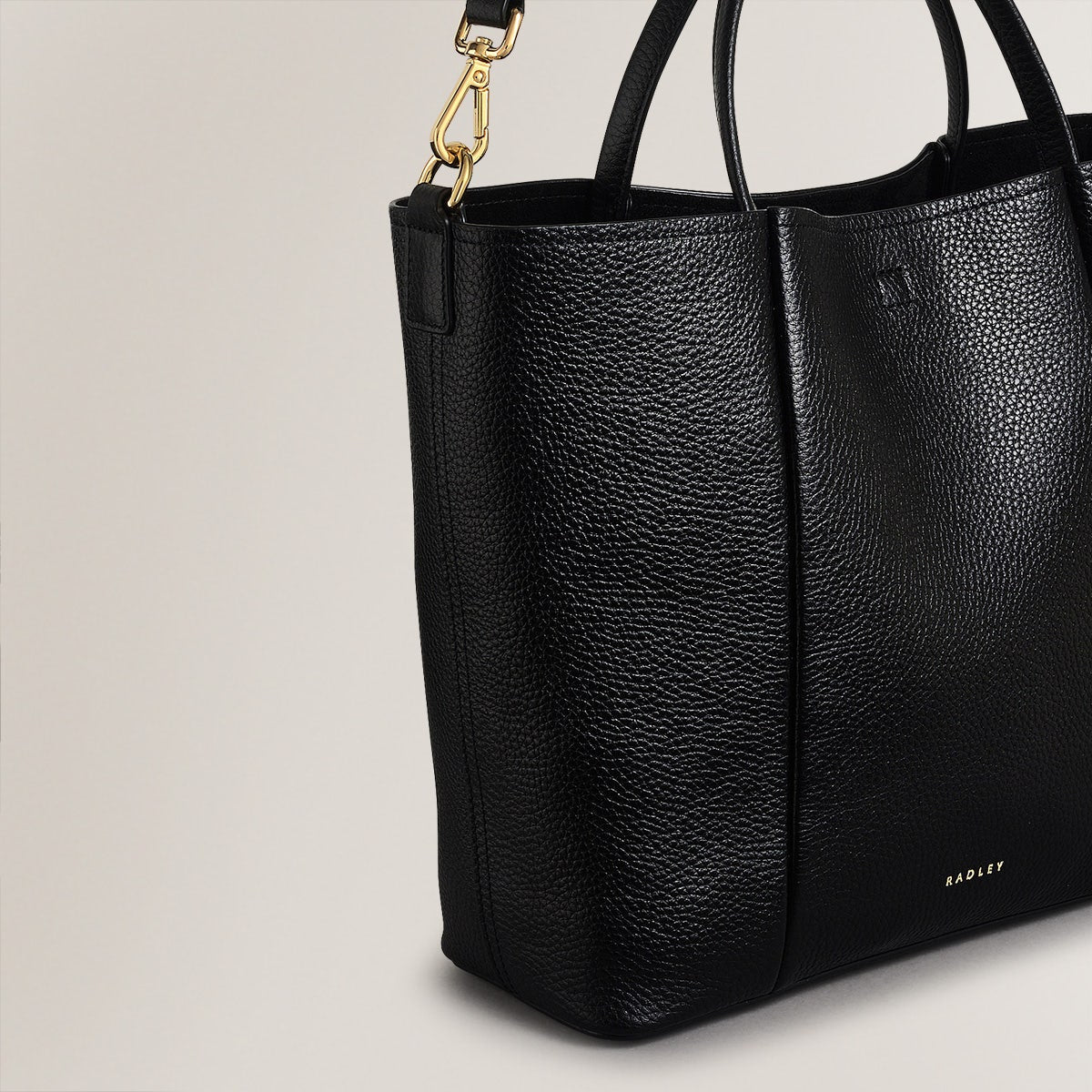 Henrietta Place Leather Medium Open Top Grab Bag in Black - H2260001