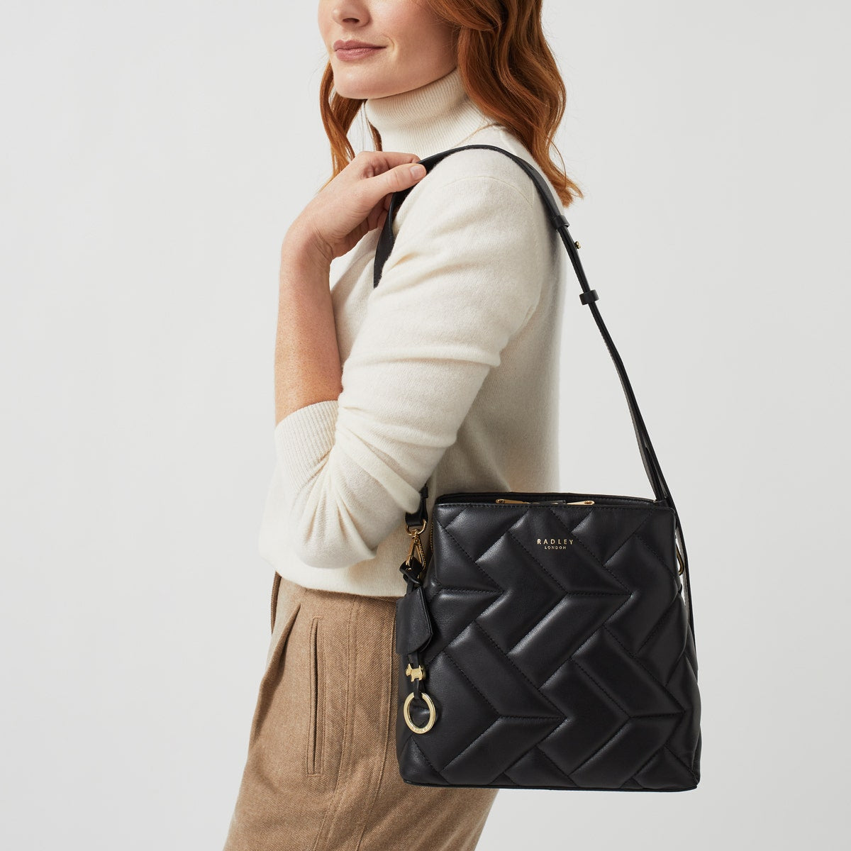 Dukes Place Leather Medium Compartment Crossbody Bag in Black - H8217001