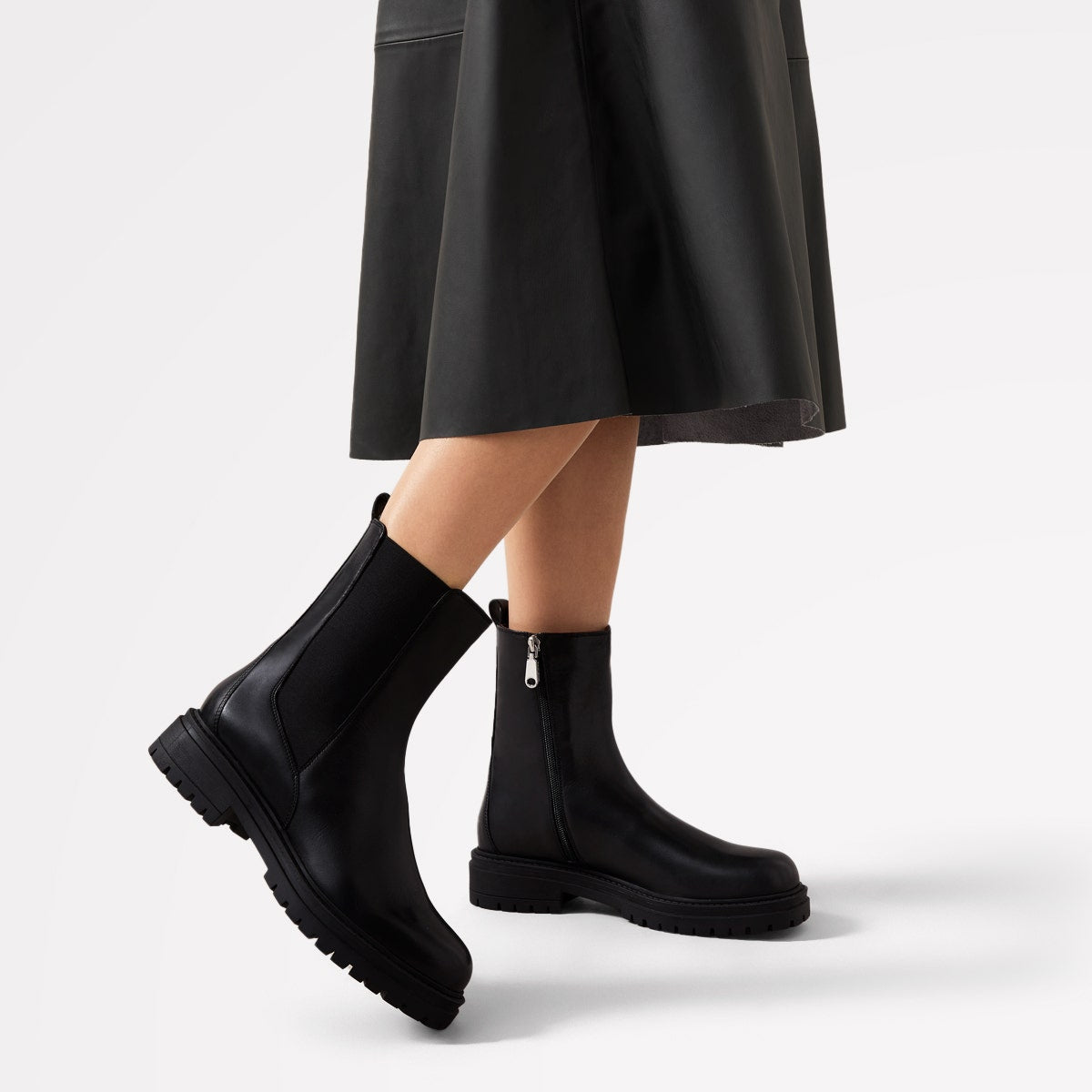DURHAM PLACE LONGLINE CHELSEA BOOT BLACK