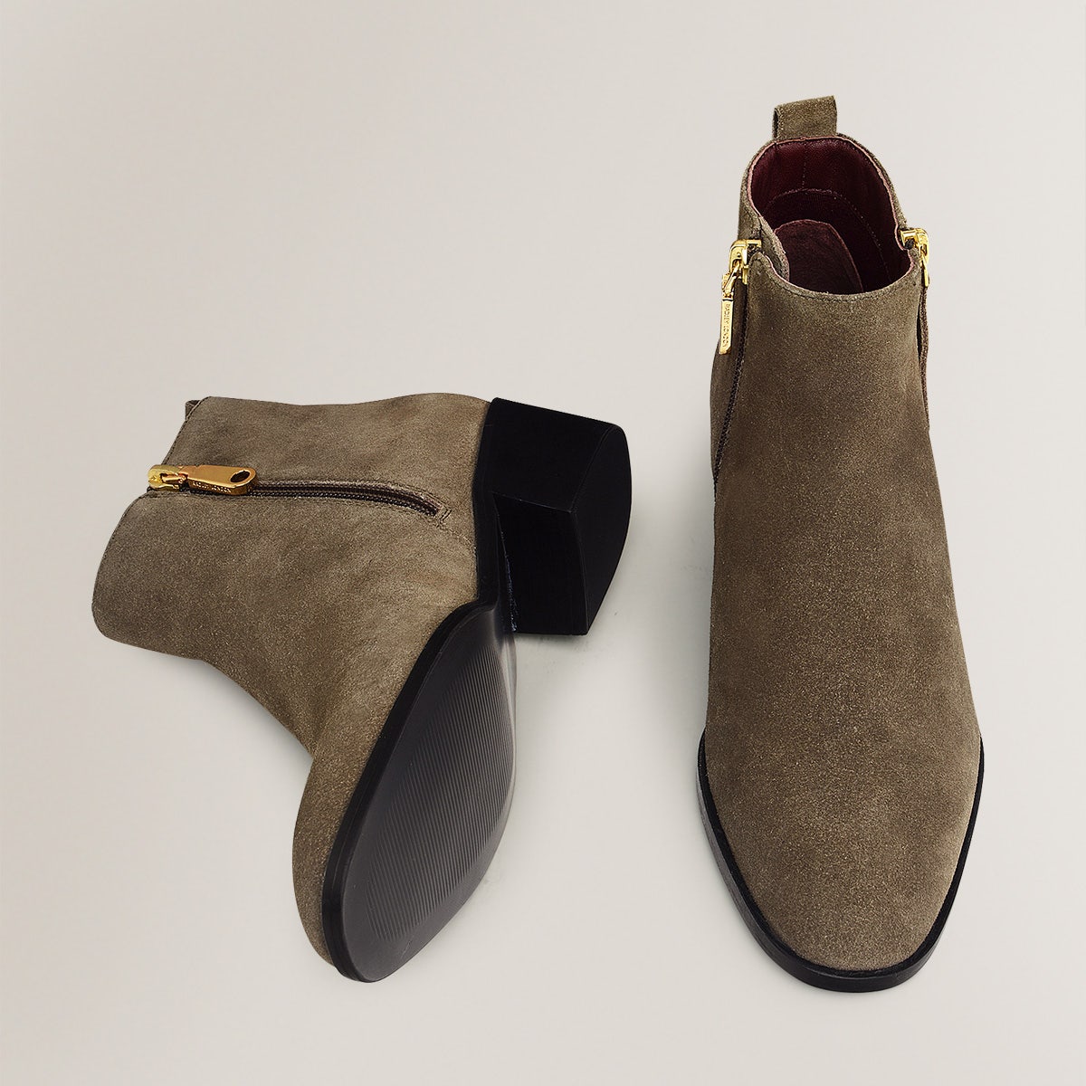 SLOANE GARDENS 2.0 CASUAL OUTSIDE ZIP BOOTIE KHAKI