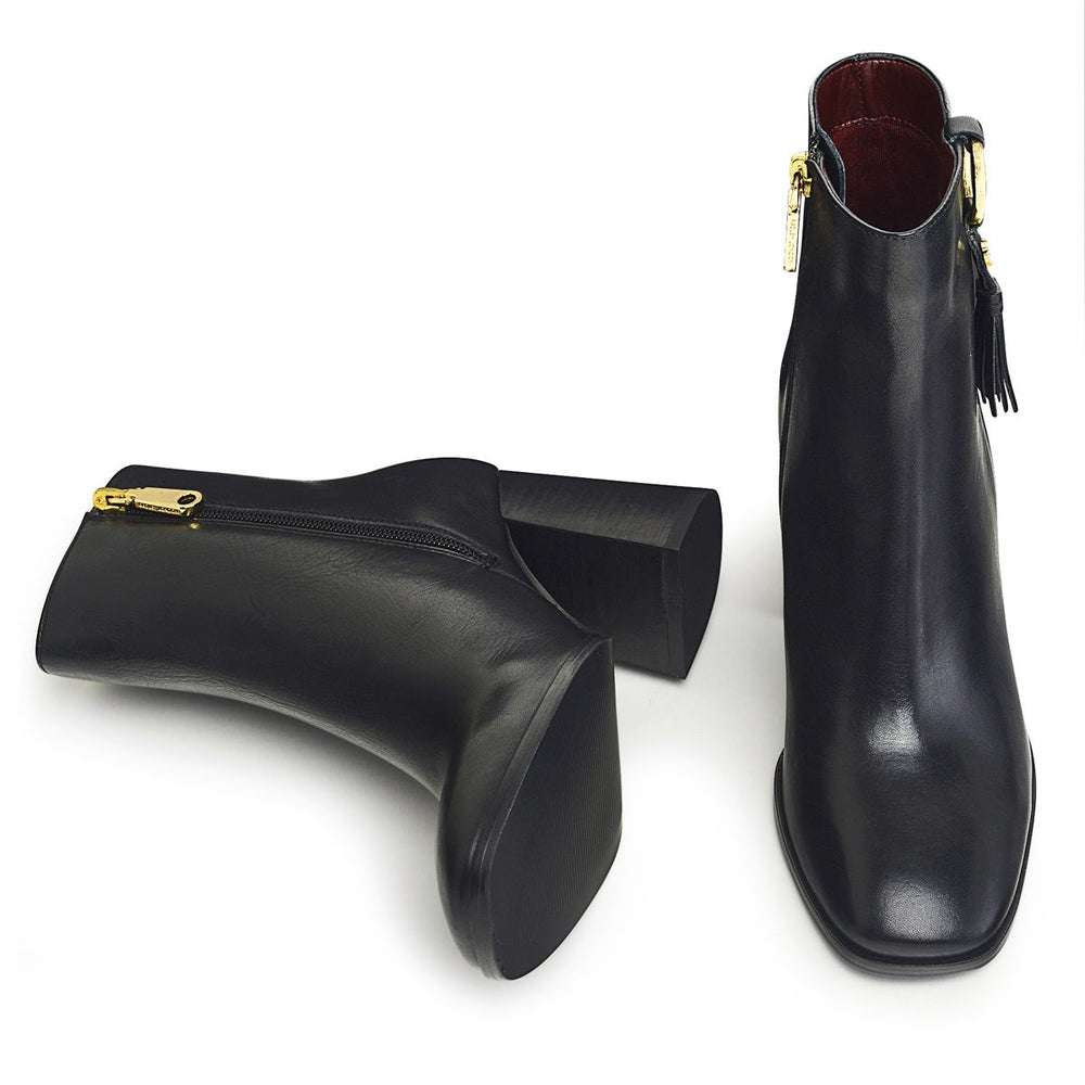 Bruton Place UK 3 / EUR 36 Leather Smart Tassle Boot in Black  -  Q7154001A