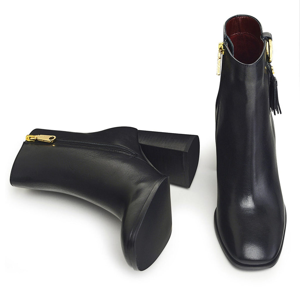 Bruton Place UK 3 / EUR 36 Leather Smart Tassle Boot in Black  -  Q7154001A