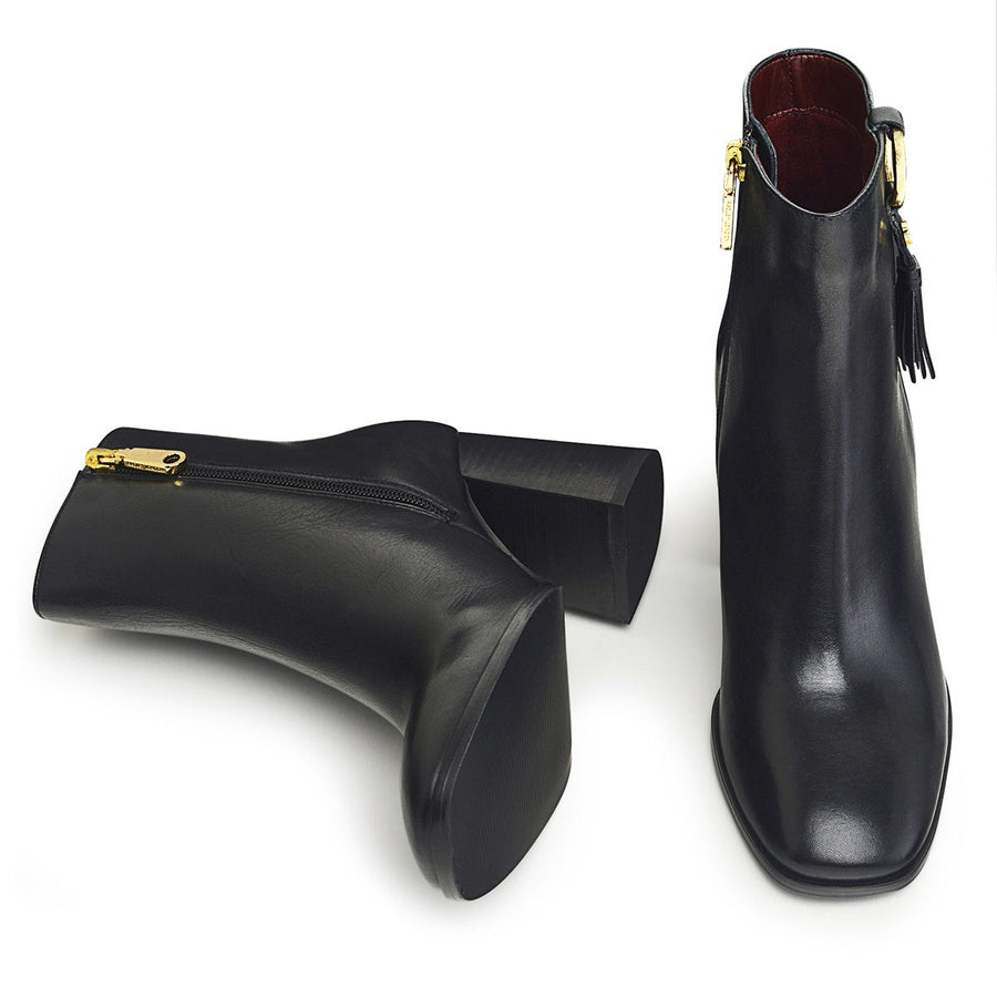Bruton Place UK 3 / EUR 36 Leather Smart Tassle Boot in Black  -  Q7154001A