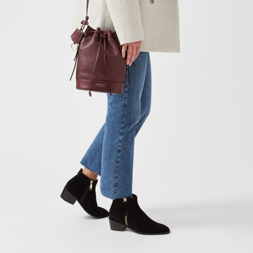 SLOANE GARDENS CASUAL OUTSIDE ZIP BOOTIE BLACK