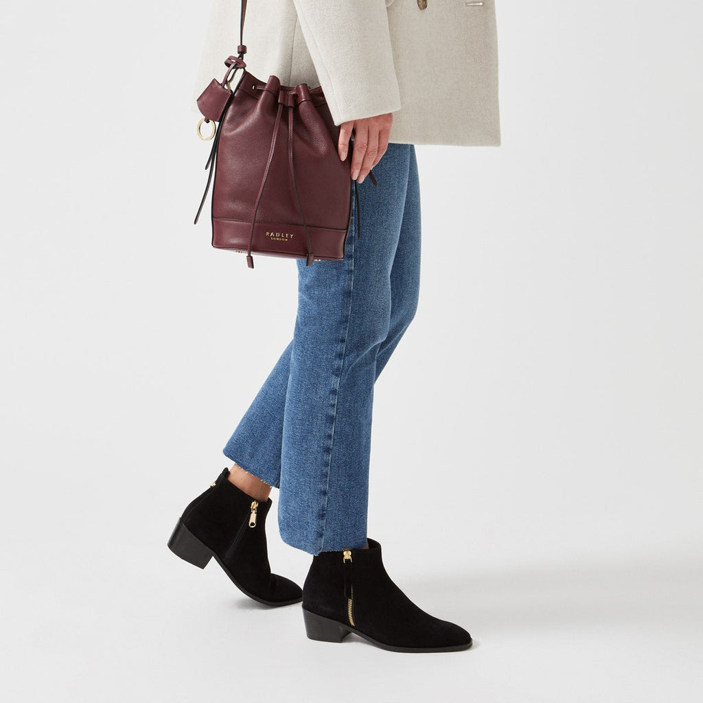 SLOANE GARDENS CASUAL OUTSIDE ZIP BOOTIE BLACK