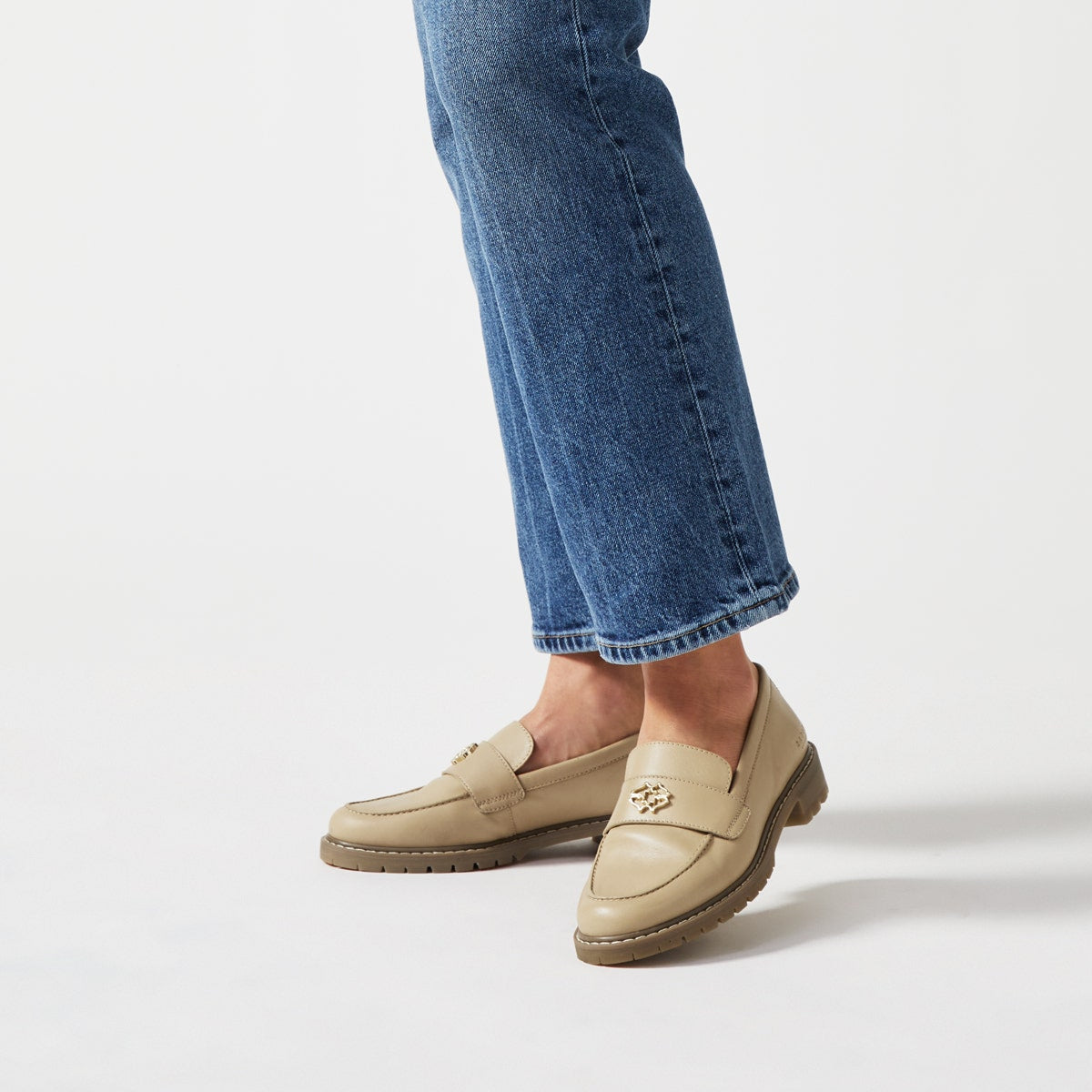 Harewood Row UK 3 / EUR 36 Leather Heirloom Chunky Loafer in Camel  -  Q7778248A
