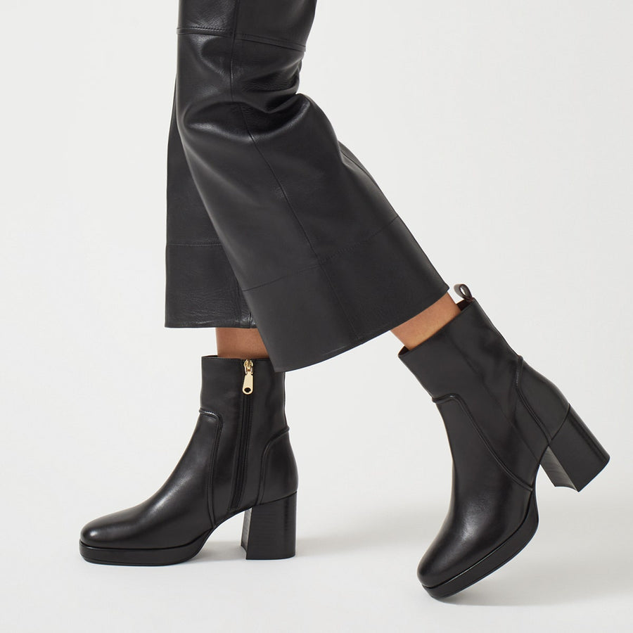 Elm Place UK 3 / EUR 36 Leather Platform Boot in Black  -  Q8051001A
